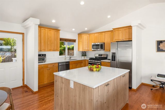 17725 Baywatch Court NE, Poulsbo, WA 98370