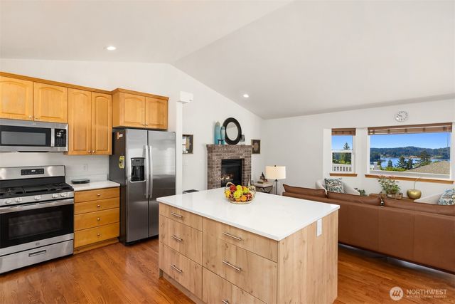 17725 Baywatch Court NE, Poulsbo, WA 98370