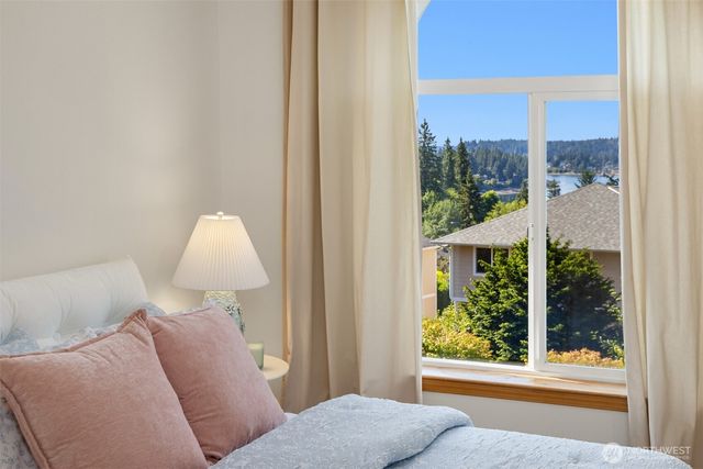 17725 Baywatch Court NE, Poulsbo, WA 98370