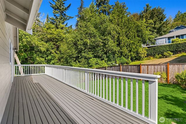 17725 Baywatch Court NE, Poulsbo, WA 98370
