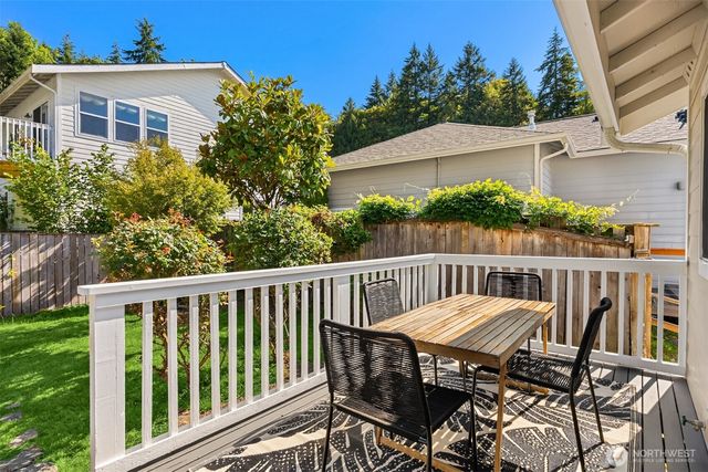 17725 Baywatch Court NE, Poulsbo, WA 98370