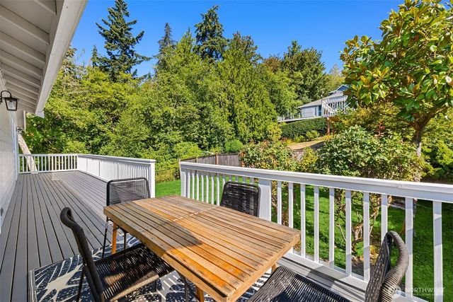 17725 Baywatch Court NE, Poulsbo, WA 98370