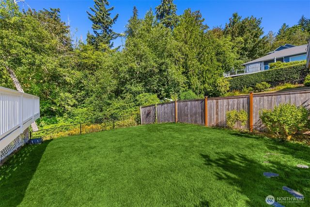 17725 Baywatch Court NE, Poulsbo, WA 98370