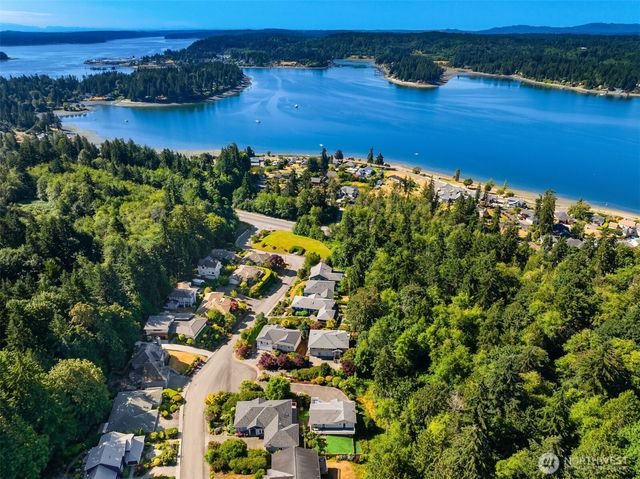 17725 Baywatch Court NE, Poulsbo, WA 98370