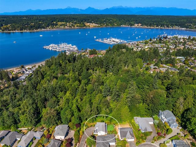 17725 Baywatch Court NE, Poulsbo, WA 98370