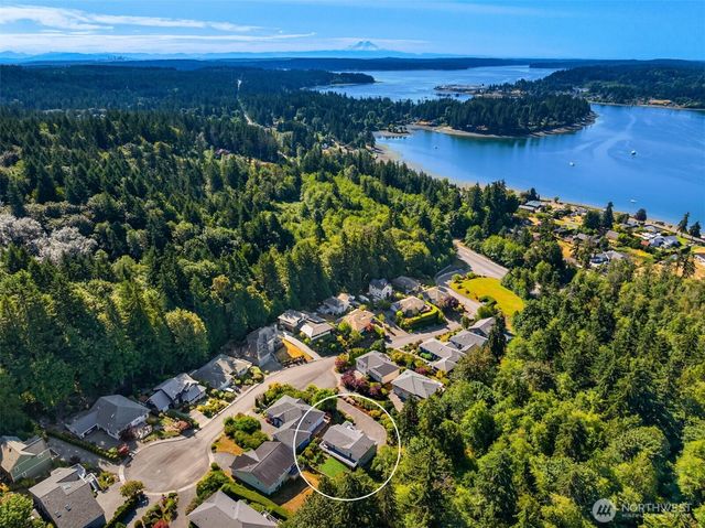 17725 Baywatch Court NE, Poulsbo, WA 98370