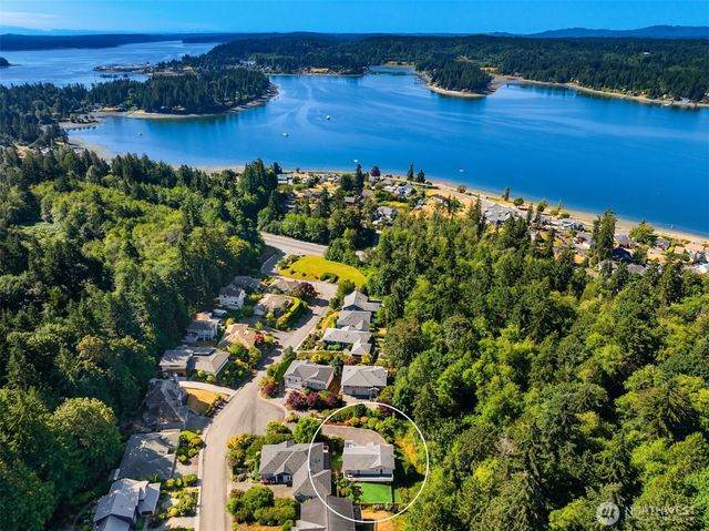 17725 Baywatch Court NE, Poulsbo, WA 98370