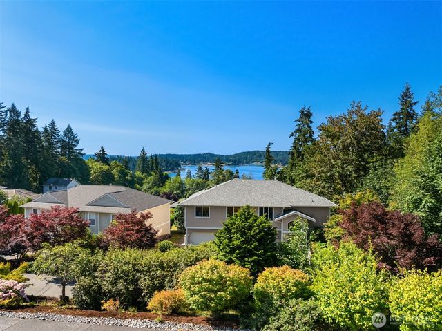 17725 Baywatch Court NE, Poulsbo, WA 98370