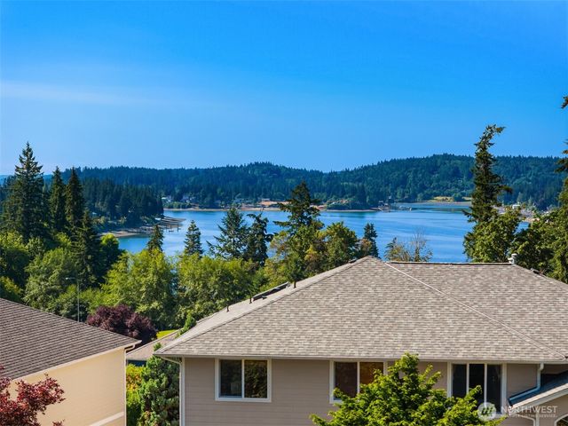 17725 Baywatch Court NE, Poulsbo, WA 98370