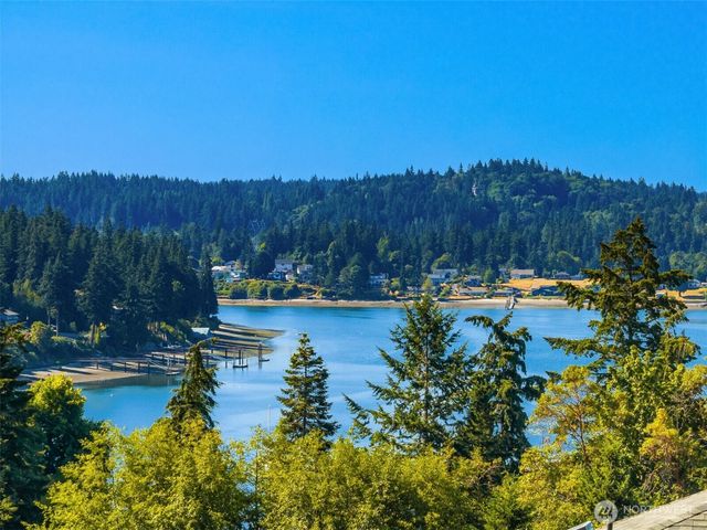 17725 Baywatch Court NE, Poulsbo, WA 98370