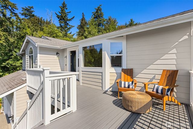17725 Baywatch Court NE, Poulsbo, WA 98370