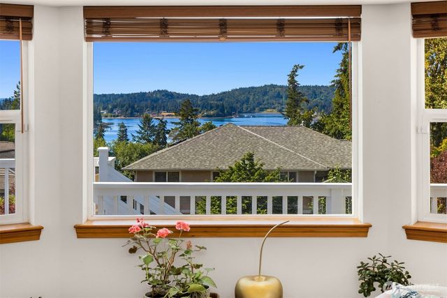 17725 Baywatch Court NE, Poulsbo, WA 98370