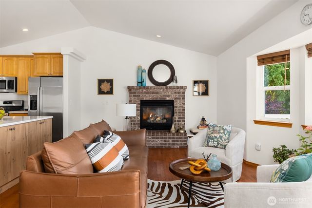 17725 Baywatch Court NE, Poulsbo, WA 98370