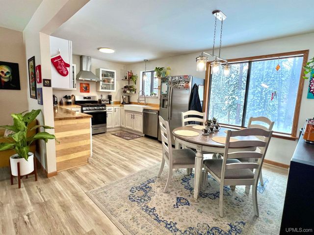 328 Fernwood Drive, Marquette, MI 49855