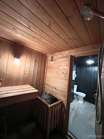 328 Fernwood Drive, Marquette, MI 49855