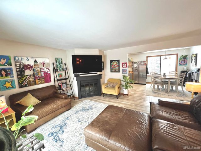 328 Fernwood Drive, Marquette, MI 49855