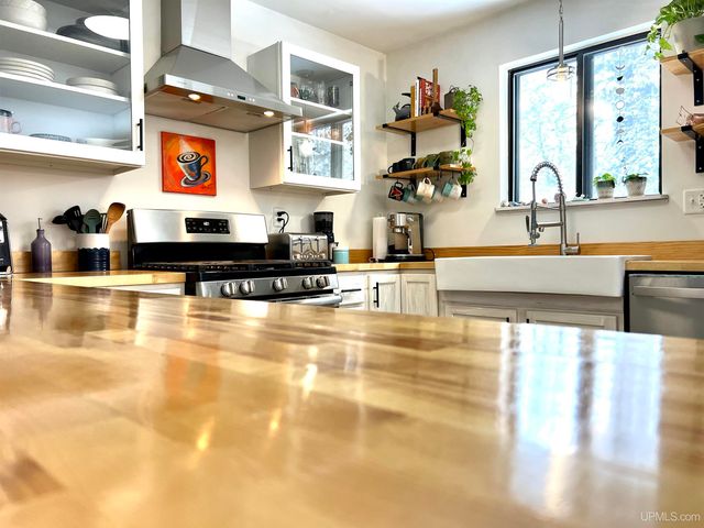 328 Fernwood Drive, Marquette, MI 49855