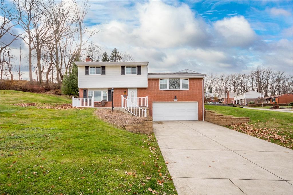 955 Vista Glen Dr, Bethel Park, PA 15102