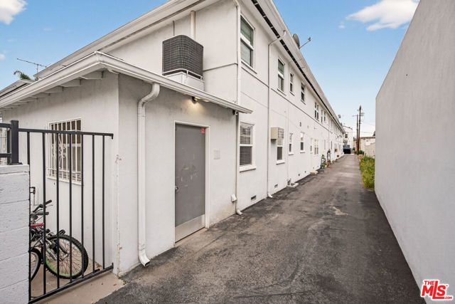 5227 Corteen Place, Valley Village, CA 91607