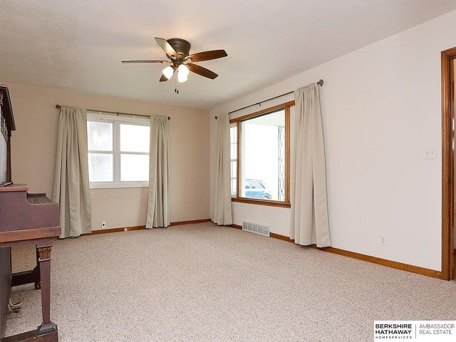 15709 S 180th Street, Springfield, NE 68059