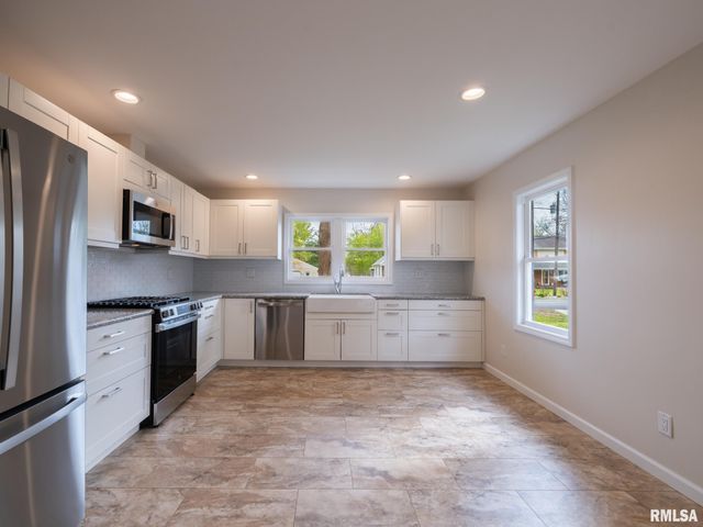 6517 W LAMOINE Street, Peoria, IL 61604