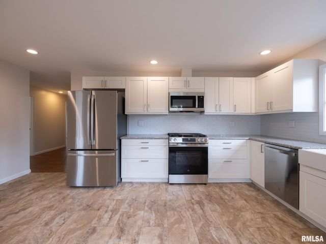 6517 W LAMOINE Street, Peoria, IL 61604