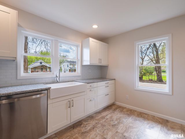 6517 W LAMOINE Street, Peoria, IL 61604