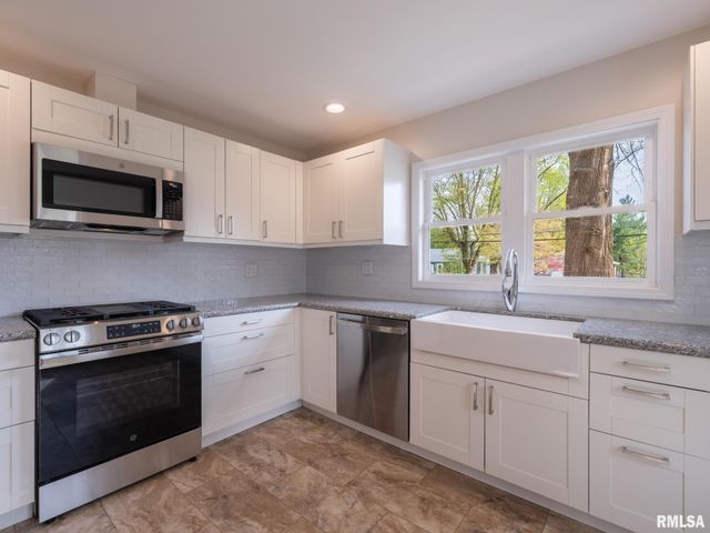 6517 W LAMOINE Street, Peoria, IL 61604