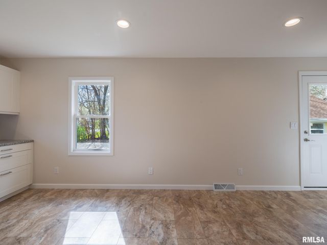 6517 W LAMOINE Street, Peoria, IL 61604
