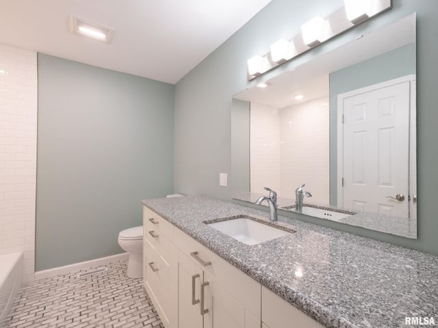 6517 W LAMOINE Street, Peoria, IL 61604