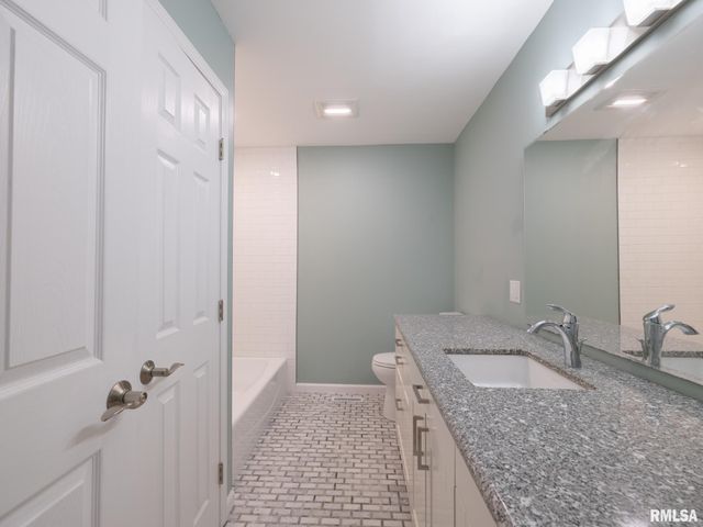 6517 W LAMOINE Street, Peoria, IL 61604