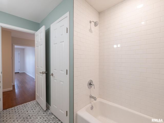 6517 W LAMOINE Street, Peoria, IL 61604