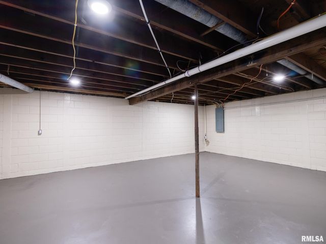 6517 W LAMOINE Street, Peoria, IL 61604