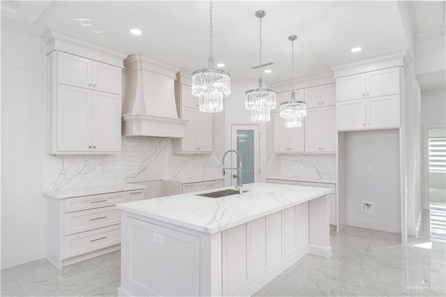 905 Azalea Street, Mission, TX 78573