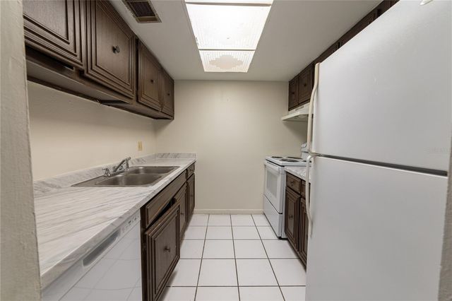4718 JOSEPH COURT 220, Tampa, FL 33614