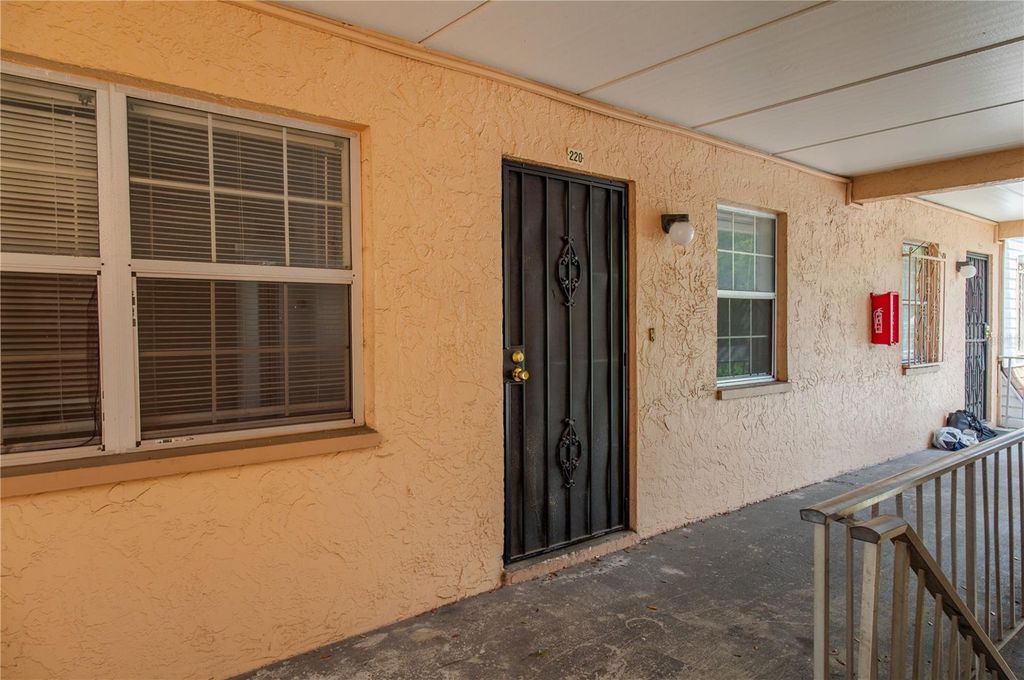 4718 JOSEPH COURT 220, Tampa, FL 33614
