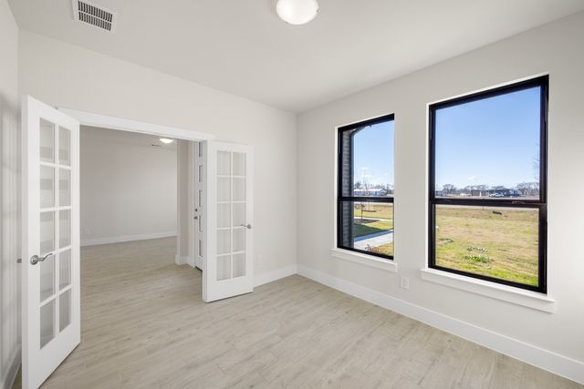 2361 Oak Knoll Drive, Palmer, TX 75152