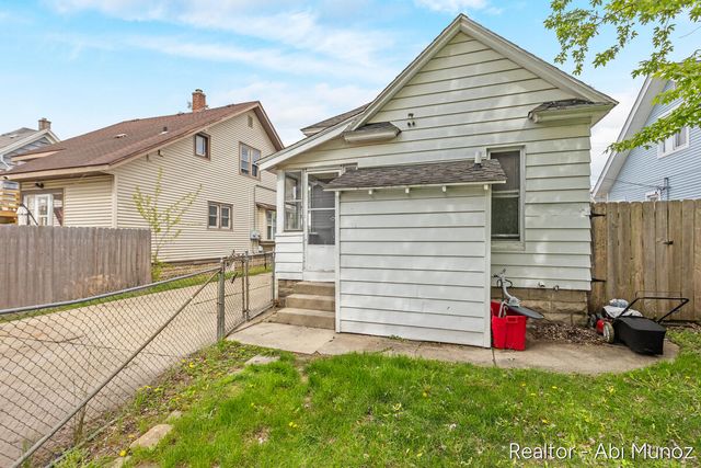 2029 Arnold Avenue, Wyoming, MI 49509