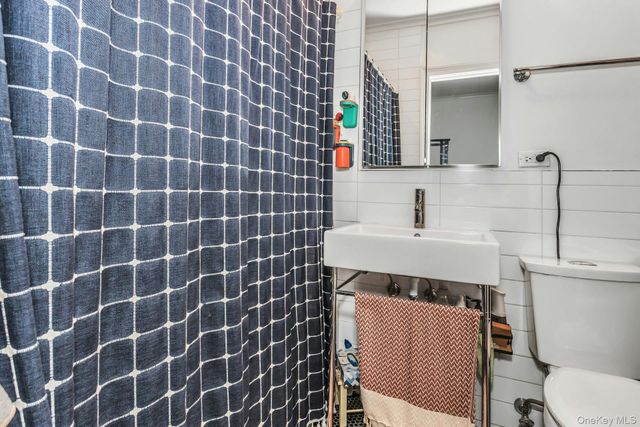 24-75 38th Street B8, Astoria, NY 11103