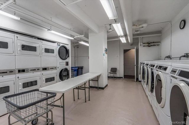 24-75 38th Street B8, Astoria, NY 11103