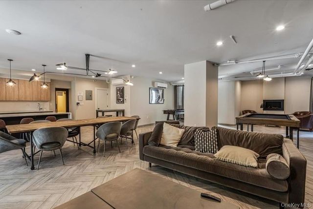 24-75 38th Street B8, Astoria, NY 11103