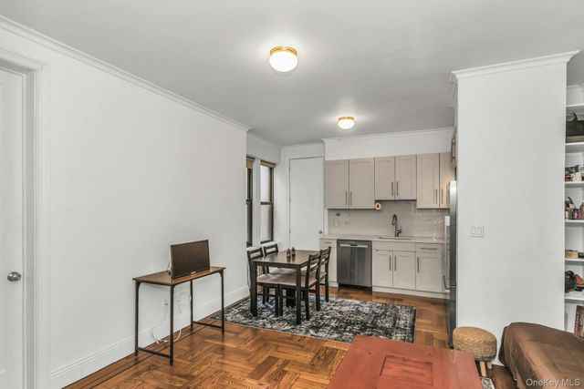 24-75 38th Street B8, Astoria, NY 11103