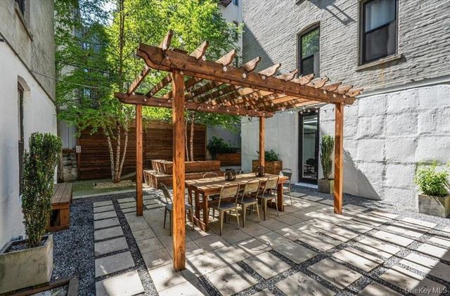 24-75 38th Street B8, Astoria, NY 11103