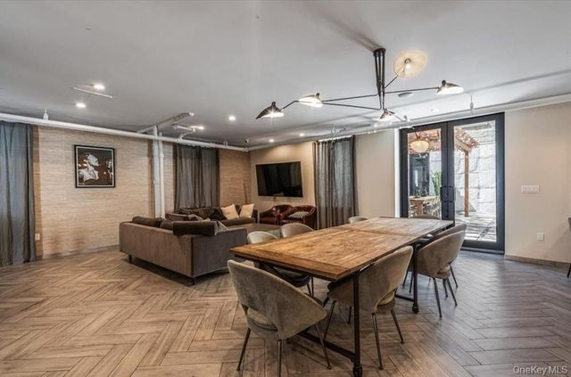 24-75 38th Street B8, Astoria, NY 11103