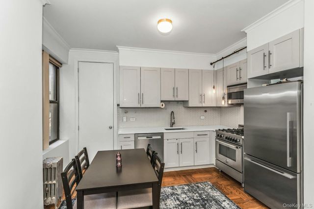 24-75 38th Street B8, Astoria, NY 11103