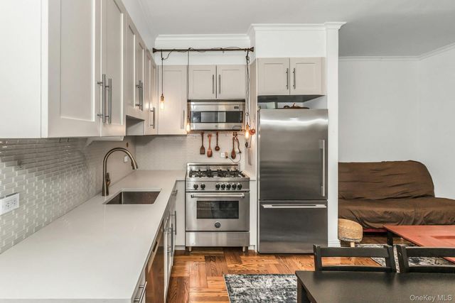 24-75 38th Street B8, Astoria, NY 11103