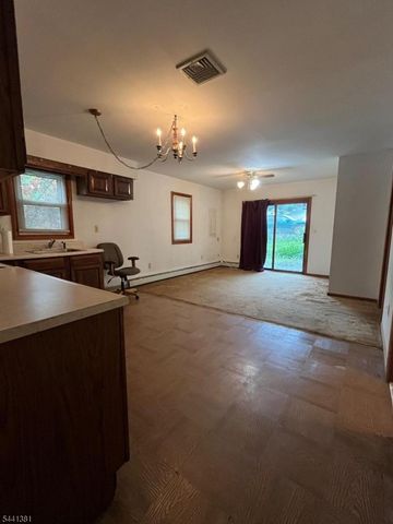 21 Greenwood Ave, Hopatcong Boro, NJ 07874