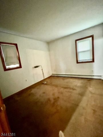 21 Greenwood Ave, Hopatcong Boro, NJ 07874