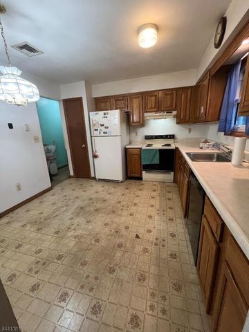21 Greenwood Ave, Hopatcong Boro, NJ 07874