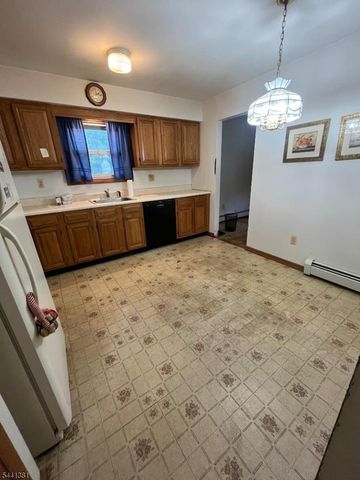 21 Greenwood Ave, Hopatcong Boro, NJ 07874